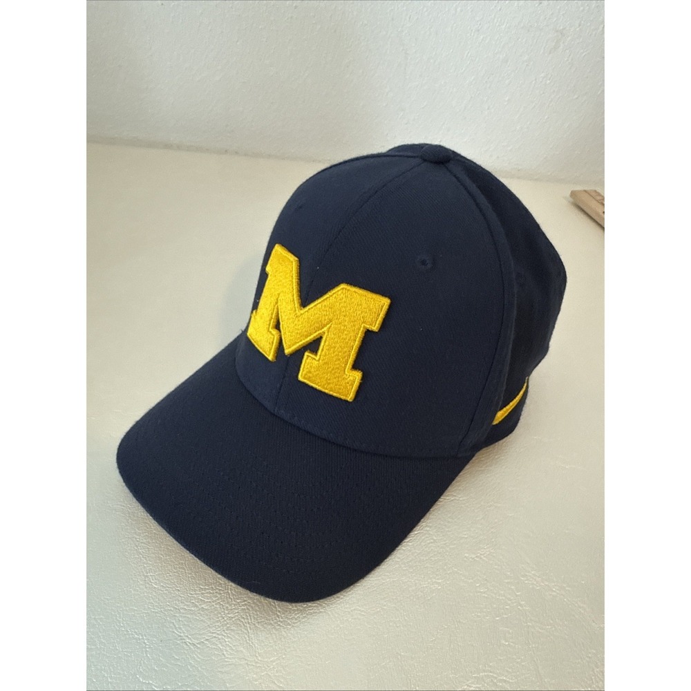 Michigan Wolverines Nike classic 99 swoosh flex fit hat Navy Blue S/M EUC